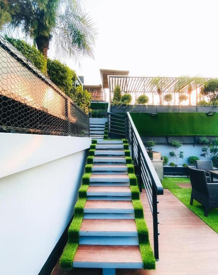 Hotel The Rahmania International Dhaka Bagian luar foto