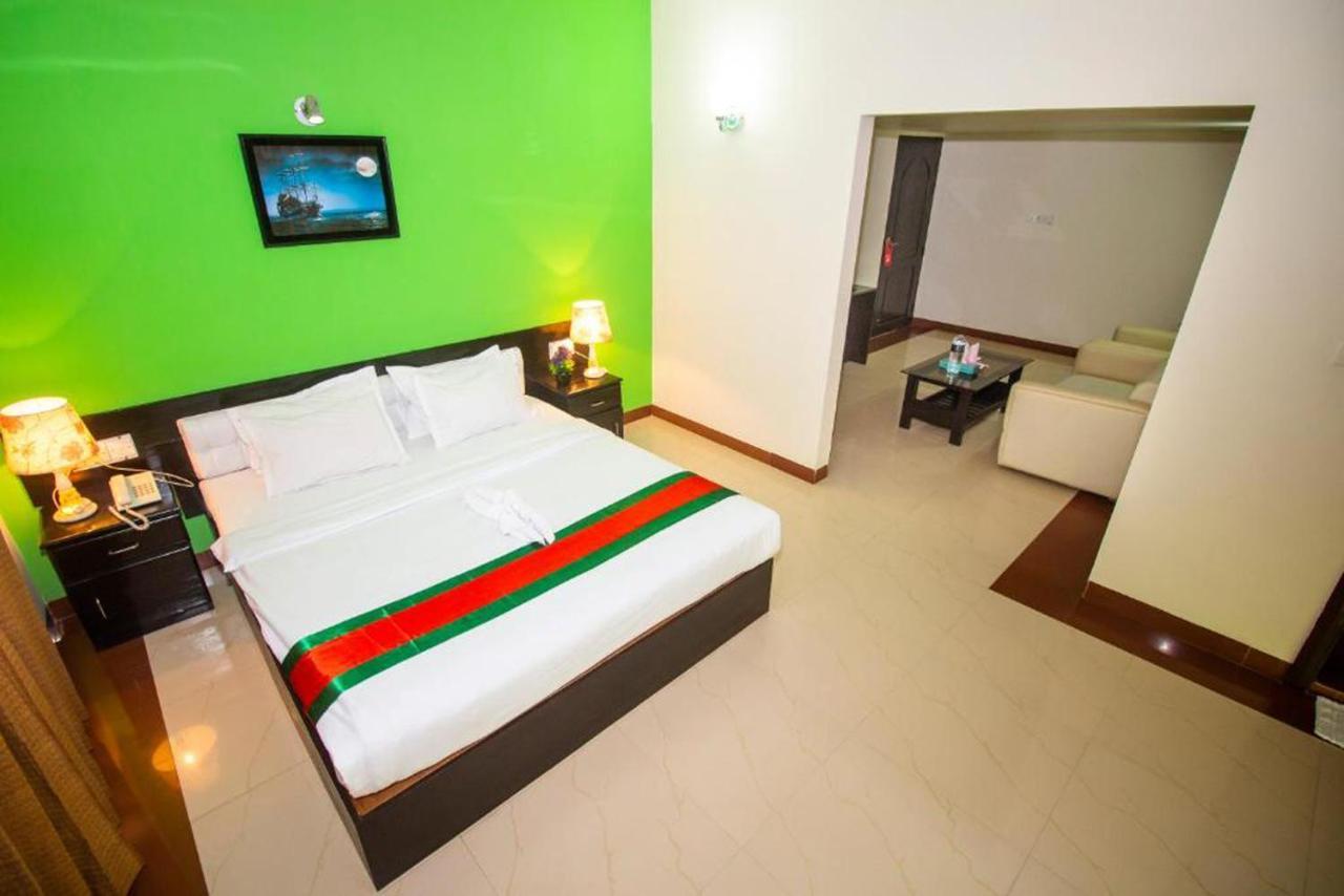 Hotel The Rahmania International Dhaka Bagian luar foto